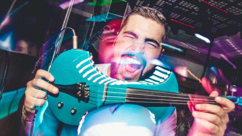 Foto Rubén Hidalgo con los leds del violín