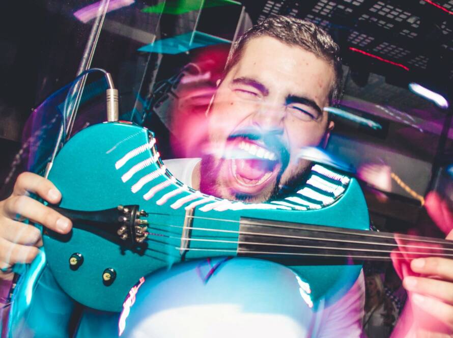 Foto Rubén Hidalgo con los leds del violín